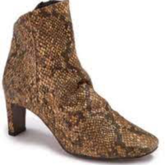 Free People Shoes - 2xHP💝Free People Cyril Boots in Snake sz 7